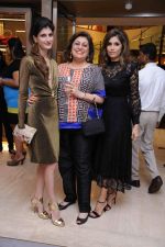 Farah Oomerbhoy,Zeenia Lawyer and Roohi Jaikishan at RRO Gucci event in Trident Hotel, Mumbai on 23rd Aug 2013.jpg